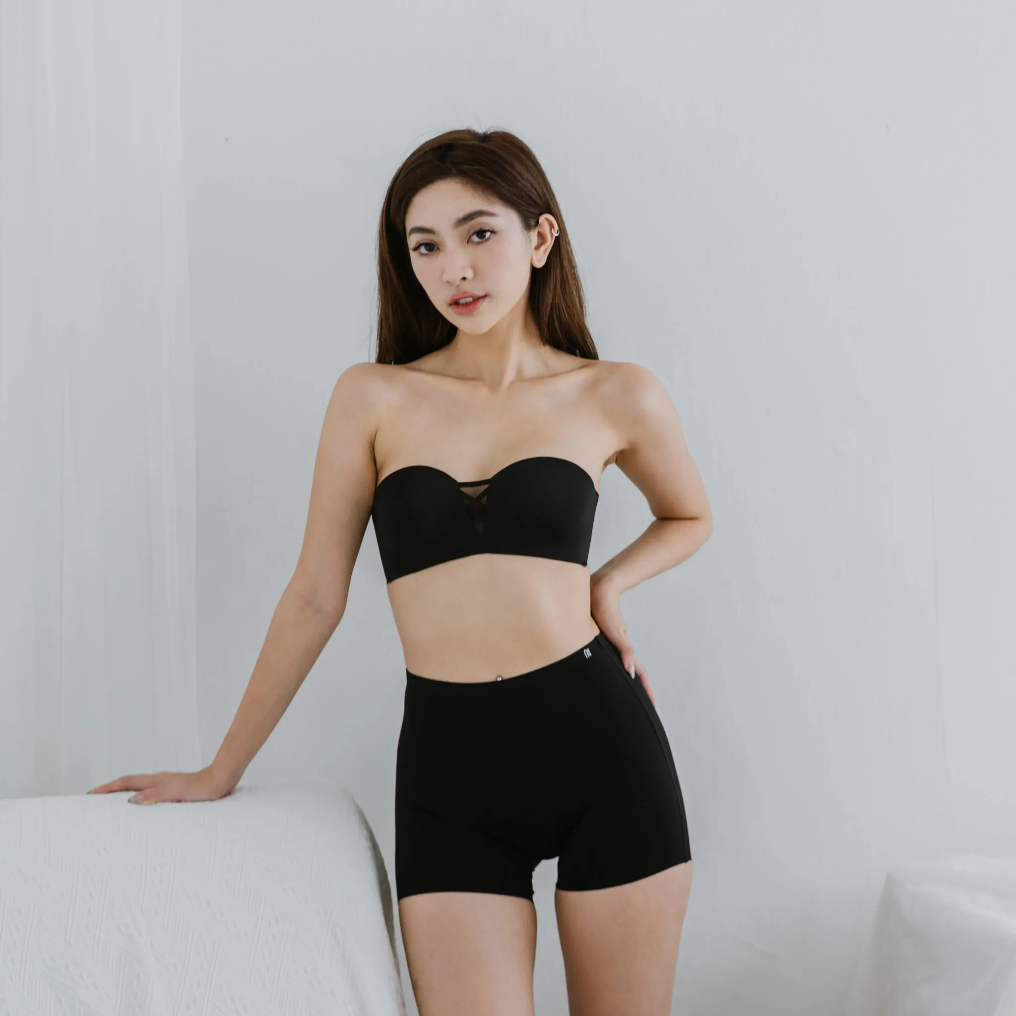 365 Anti-Slip Seamless Strapless Wireless Bra in Black