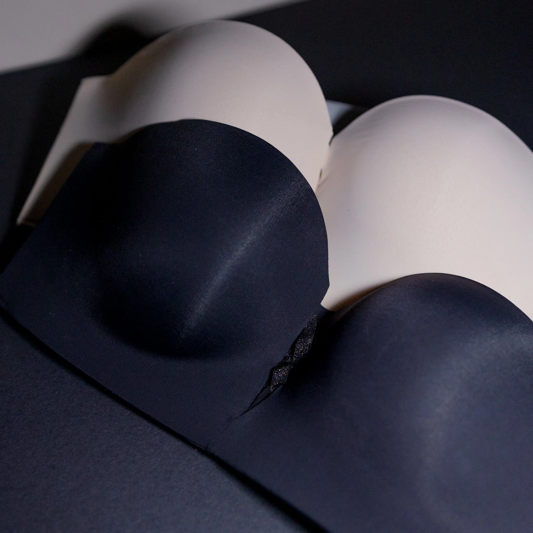 365 Anti-Slip Seamless Strapless Wireless Bra in Black