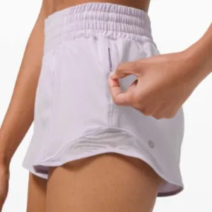 (6359) Lululemon Hotty Hot Short *High-Rise 2.5&quot; Lavender Dew In SZ 10