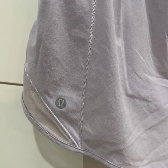(6359) Lululemon Hotty Hot Short *High-Rise 2.5&quot; Lavender Dew In SZ 10