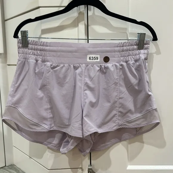 (6359) Lululemon Hotty Hot Short *High-Rise 2.5&quot; Lavender Dew In SZ 10