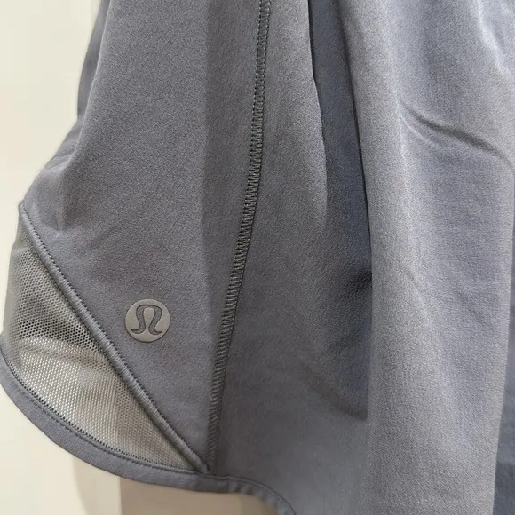 (6362) Lululemon Hotty Hot High-Rise Lined Short 2.5&quot; Rhino Grey in Sz 4