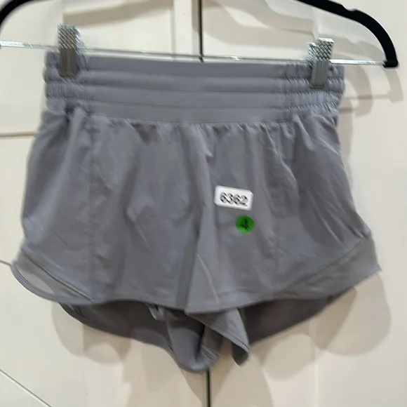 (6362) Lululemon Hotty Hot High-Rise Lined Short 2.5&quot; Rhino Grey in Sz 4