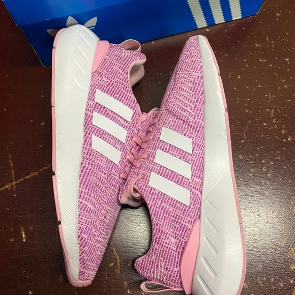Adidas Unisex Kids Pink White Swift Run 22 J GW8177 Running Shoes Size US 5.5 6
