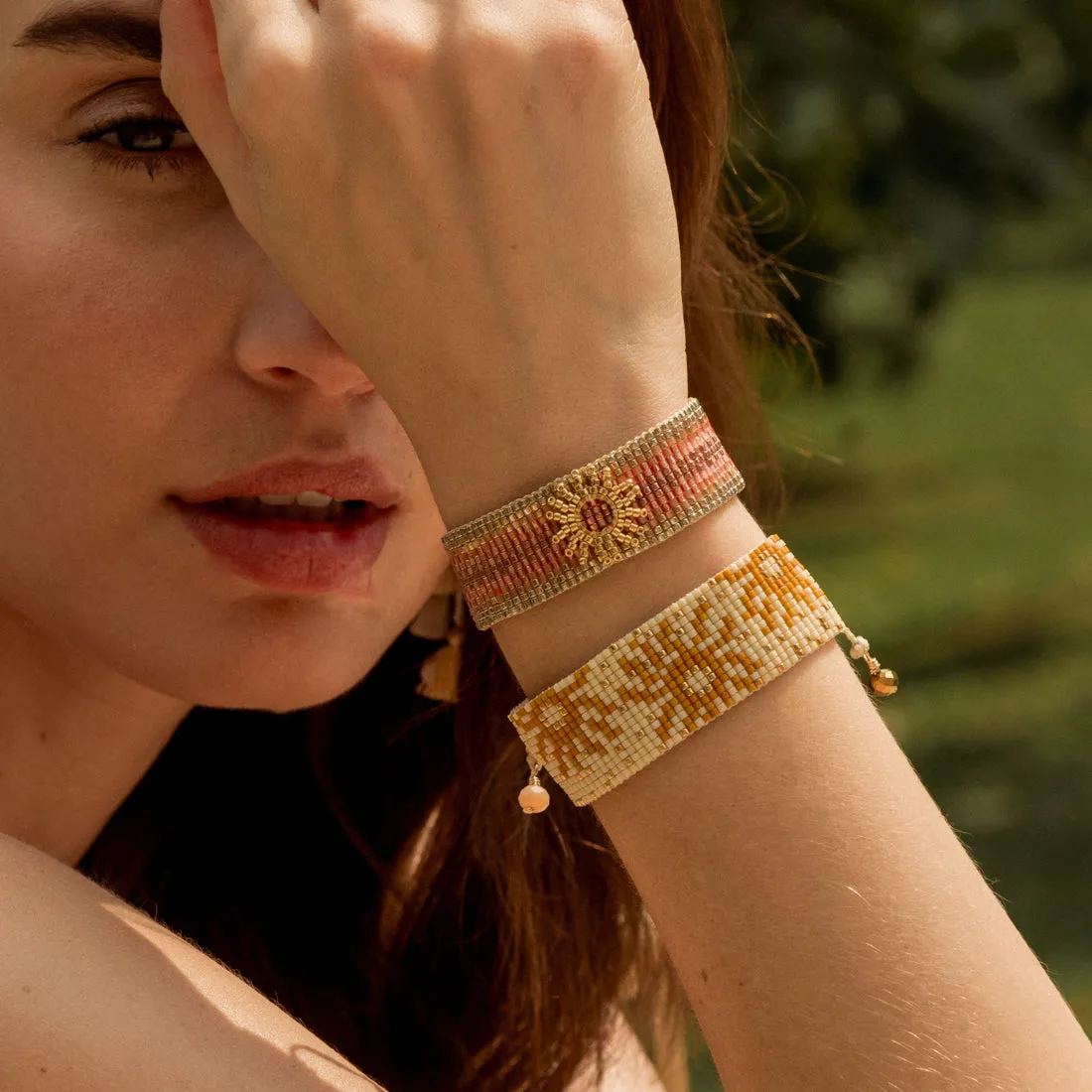 Adjustable beaded bracelet with sunny gold plated design