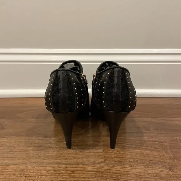 Alice   Olivia Calissa Studded Heel Lace Ankle Booties Pointed ToeWomens sz 37