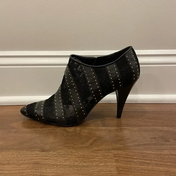 Alice   Olivia Calissa Studded Heel Lace Ankle Booties Pointed ToeWomens sz 37