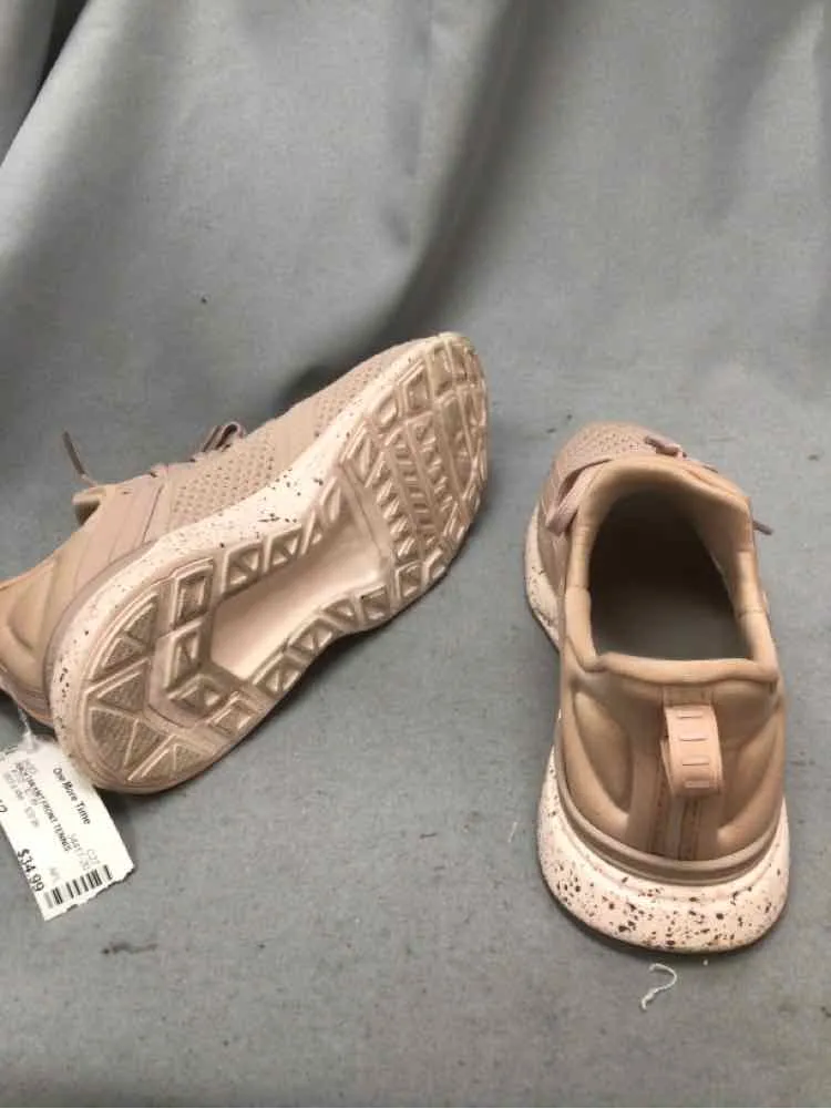 APL SIZE 7 1/2 Ladies SHOES
