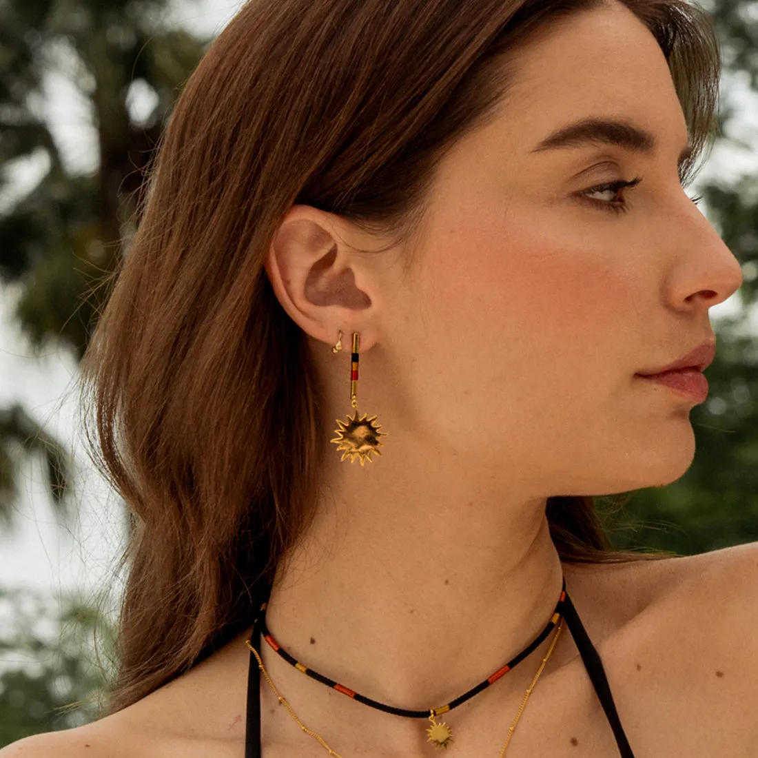 Bar earrings with woven threads and suspended sun charm