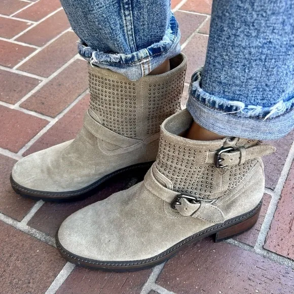 Coach Gates Taupe Gray Tan Suede Studded Moto Buckle Combat Boots Size 8.5