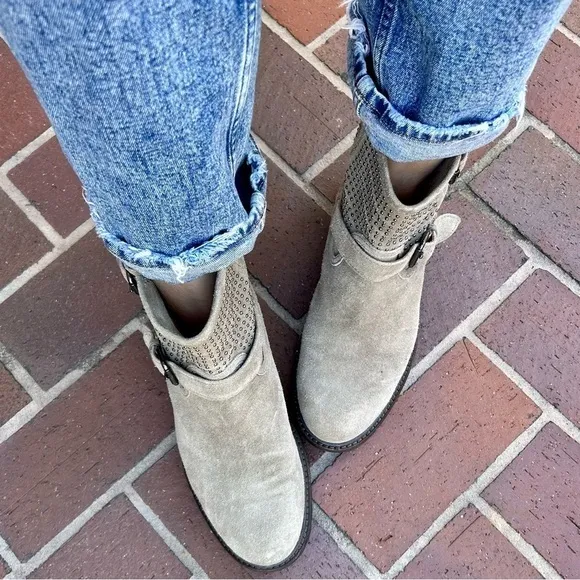 Coach Gates Taupe Gray Tan Suede Studded Moto Buckle Combat Boots Size 8.5