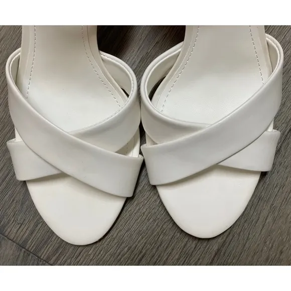 DKNY Ivy White Leather Open Toe Ankle Strap Sandal