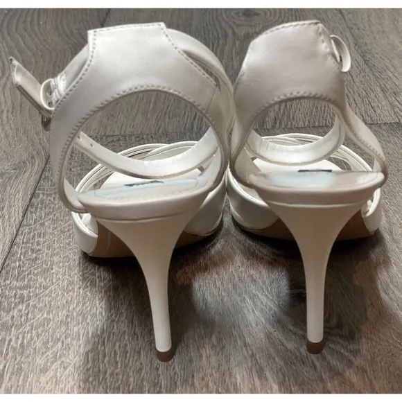 DKNY Ivy White Leather Open Toe Ankle Strap Sandal