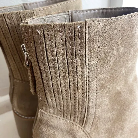 Dolce Vita Suede Lug Sole Heel Boots in Mushroom Size 6.5