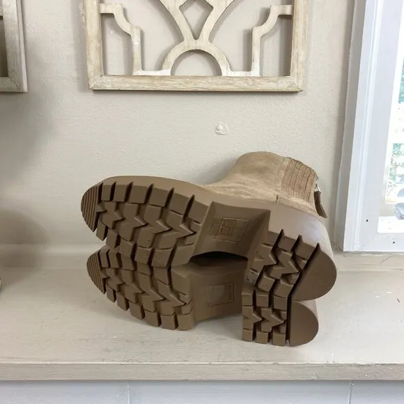Dolce Vita Suede Lug Sole Heel Boots in Mushroom Size 6.5