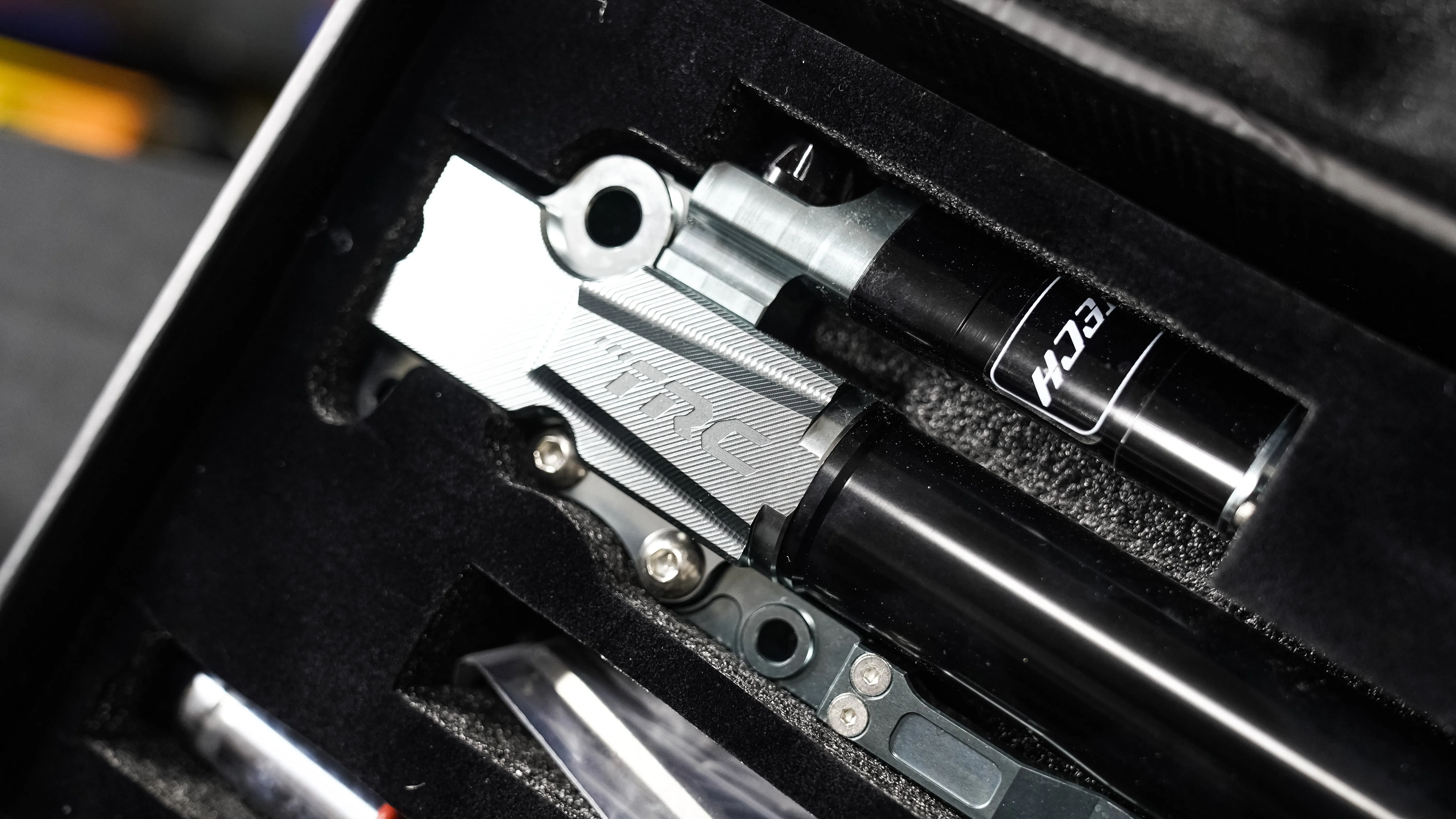 E - TRC S-TECH FRONT SHOCK CLICK / GENIO (BLACK)