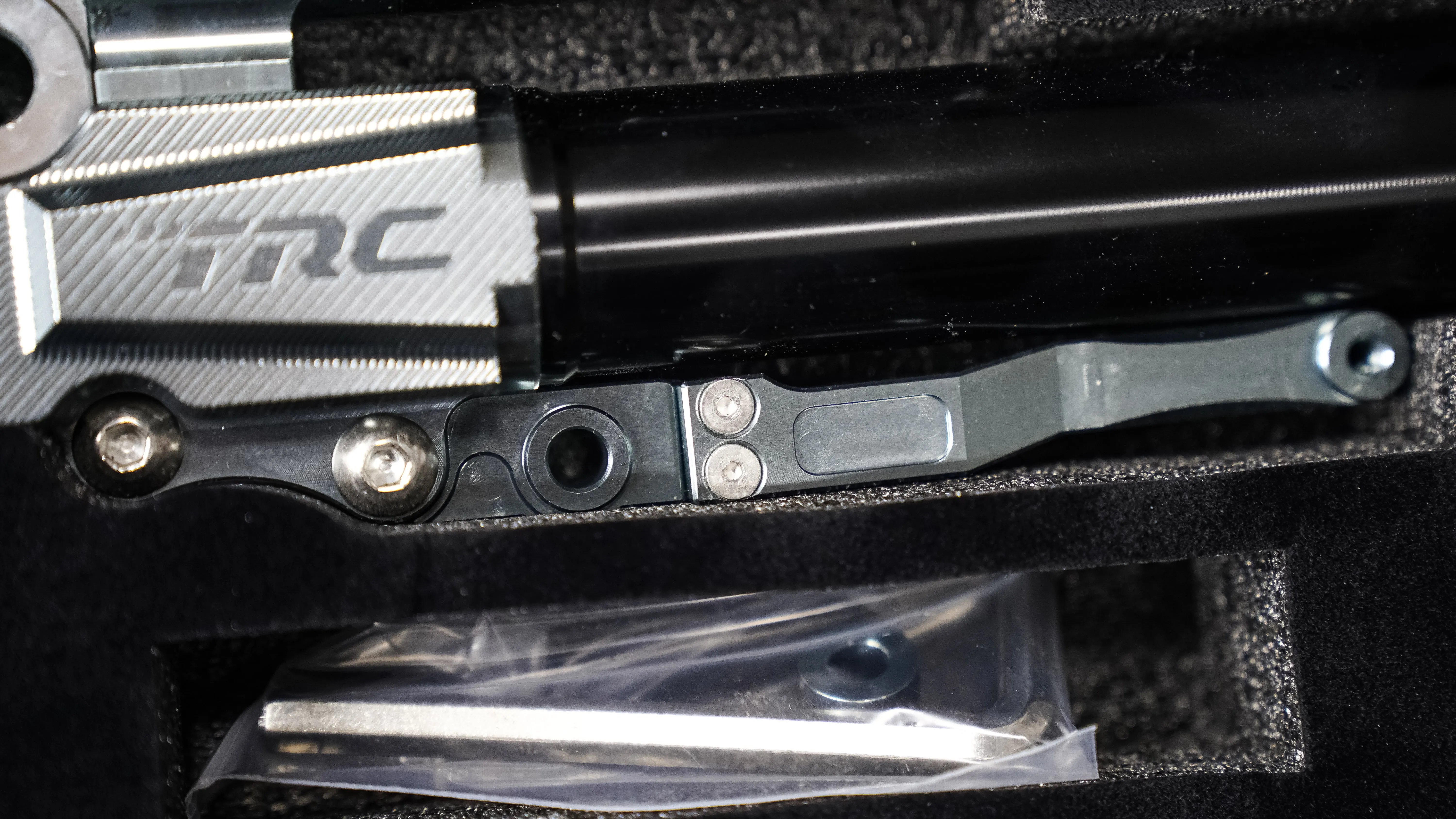 E - TRC S-TECH FRONT SHOCK CLICK / GENIO (BLACK)