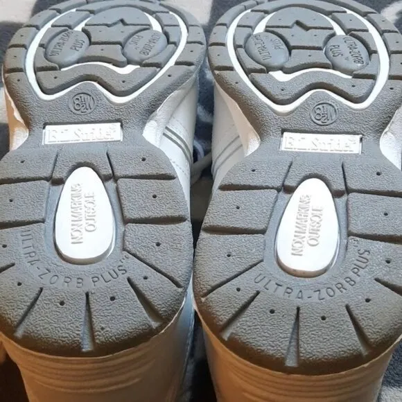 E.Z. Strider Mens White Ultra-Zorb Plus Non Marking Outsole Sneaker Size 8.5