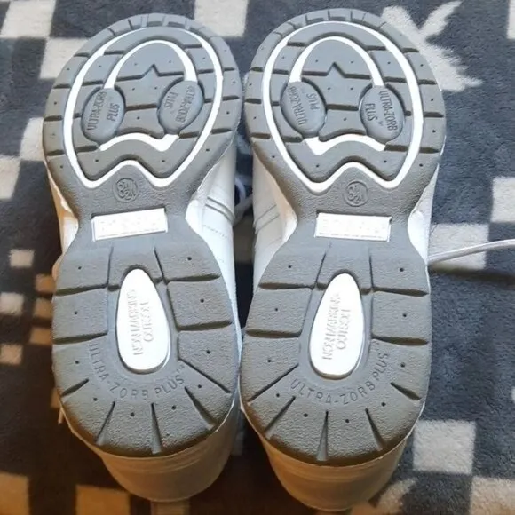 E.Z. Strider Mens White Ultra-Zorb Plus Non Marking Outsole Sneaker Size 8.5