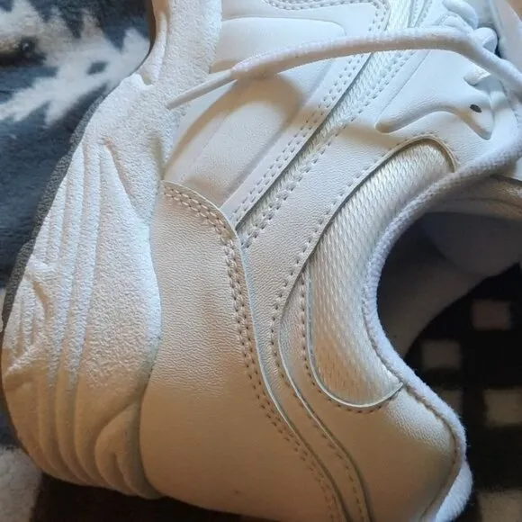 E.Z. Strider Mens White Ultra-Zorb Plus Non Marking Outsole Sneaker Size 8.5