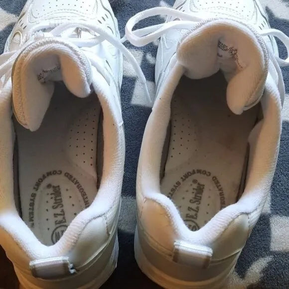 E.Z. Strider Mens White Ultra-Zorb Plus Non Marking Outsole Sneaker Size 8.5
