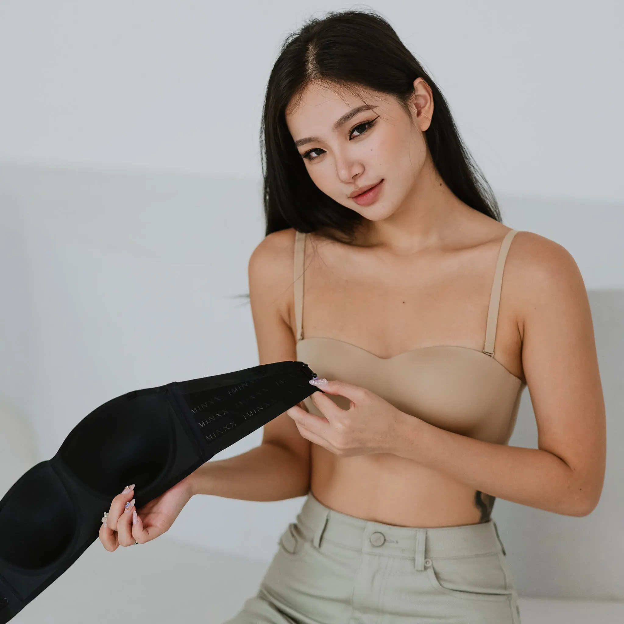 Full Scoop! Seamless Lightly-lined Anti-slip Strapless Wireless Bra in Biscotti Nude
