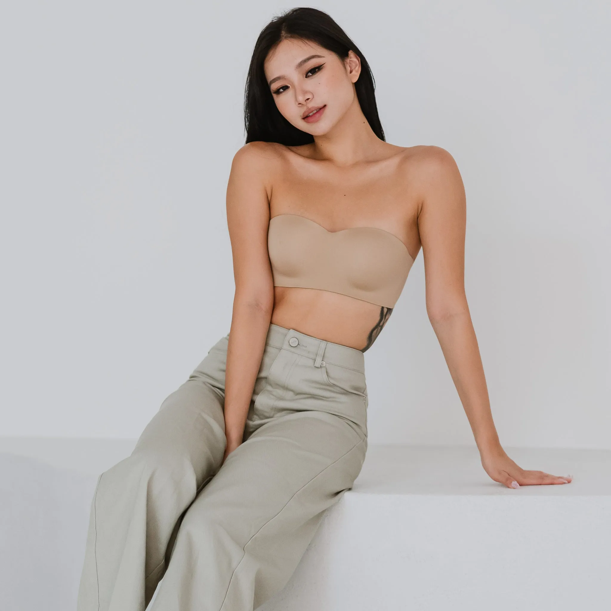 Full Scoop! Seamless Lightly-lined Anti-slip Strapless Wireless Bra in Biscotti Nude