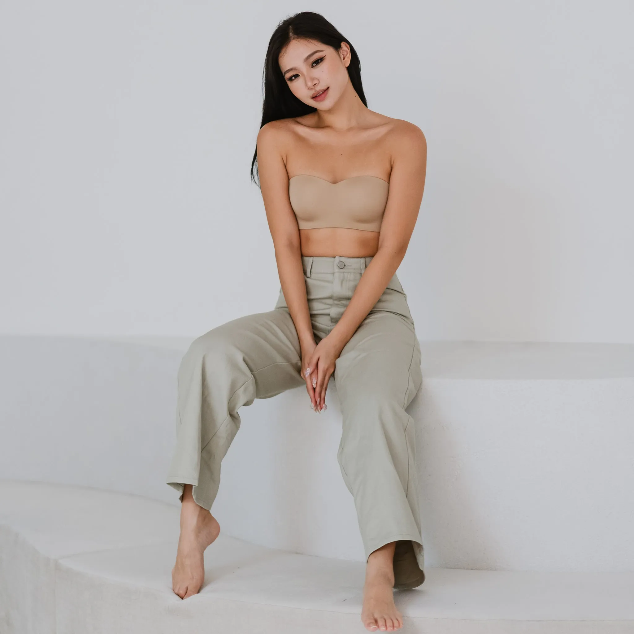 Full Scoop! Seamless Lightly-lined Anti-slip Strapless Wireless Bra in Biscotti Nude