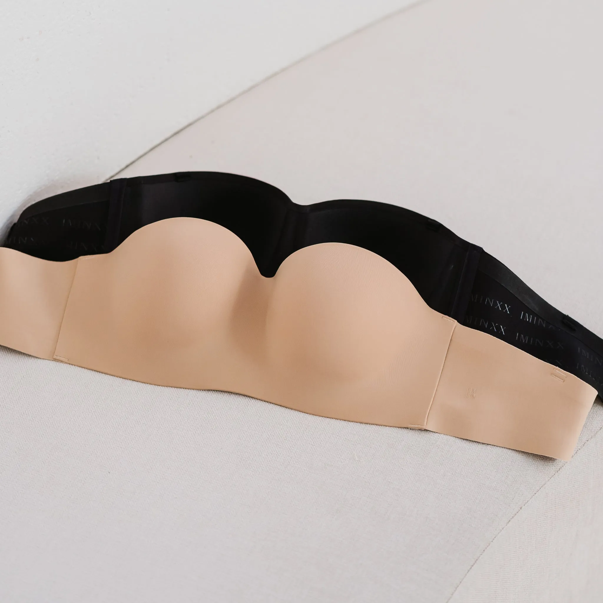 Full Scoop! Seamless Lightly-lined Anti-slip Strapless Wireless Bra in Biscotti Nude