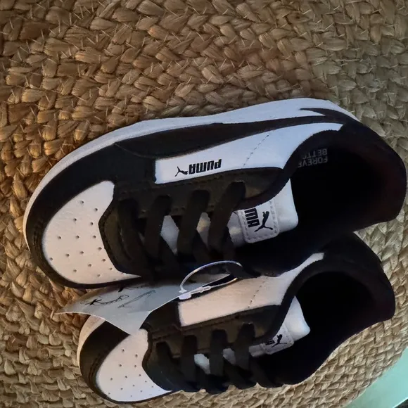 Kids size 8C Puma NWT non marking rubber sole Nylon upper