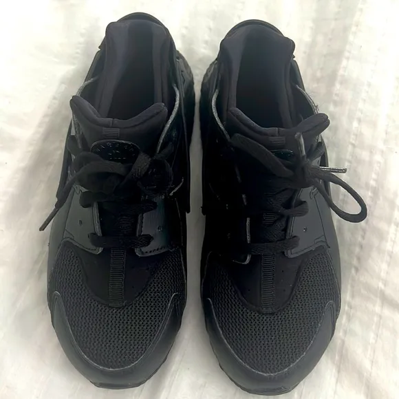 Like New Nike Huarache Run Kids Size 3Y