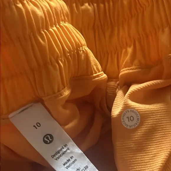 LULULEMON Hotty Hot High Rise Lined 2.5” Short