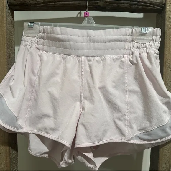 Lululemon Hotty Hot High-Rise Lined Short 2.5&quot;Meadowsweet Pink color EUC