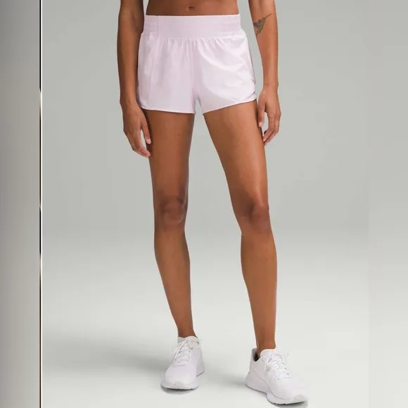 Lululemon Hotty Hot High-Rise Lined Short 2.5&quot;Meadowsweet Pink color EUC