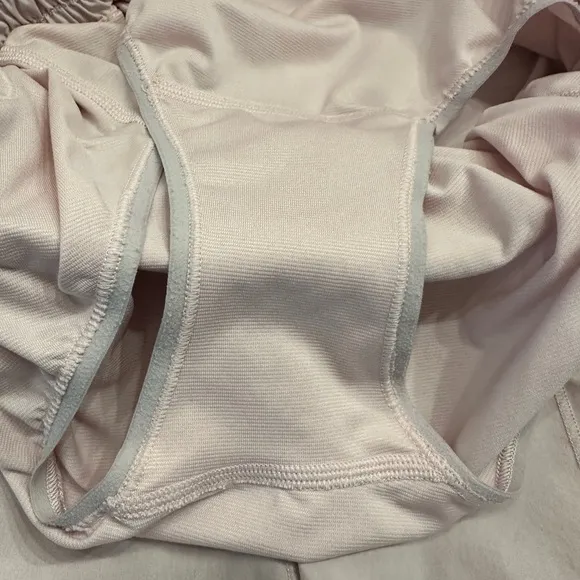 Lululemon Hotty Hot High-Rise Lined Short 2.5&quot;Meadowsweet Pink color EUC