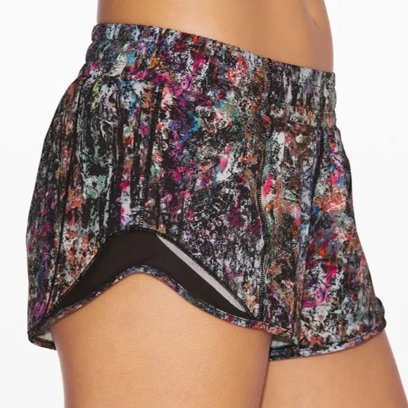 Lululemon Hotty Hot Short II 2.5 inch Vitalize Black Multi Color Run Pickleball