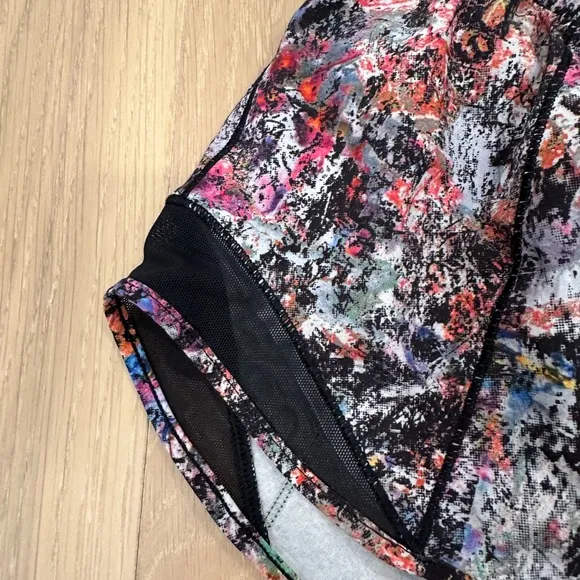 Lululemon Hotty Hot Short II 2.5 inch Vitalize Black Multi Color Run Pickleball