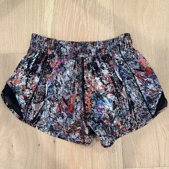 Lululemon Hotty Hot Short II 2.5 inch Vitalize Black Multi Color Run Pickleball