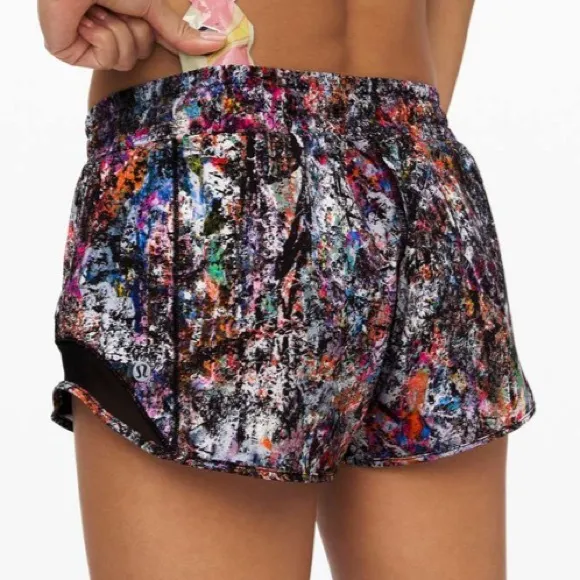 Lululemon Hotty Hot Short II 2.5 inch Vitalize Black Multi Color Run Pickleball