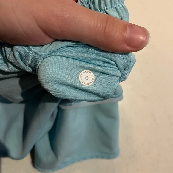Lululemon Hotty Hot Short *Long 4&quot; in Icing Blue Size 6