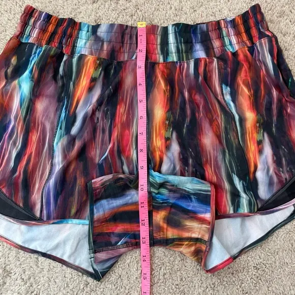 Lululemon Hotty Hot Shorts High-Rise Long 4&quot; Chroma Fusion Multi / Black 10 Tall
