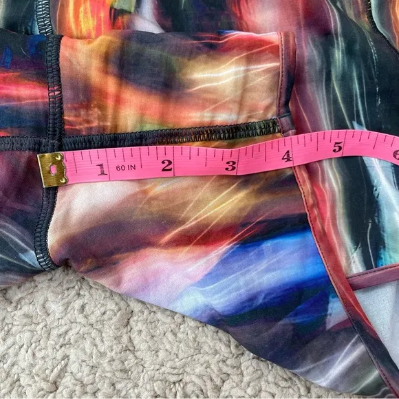Lululemon Hotty Hot Shorts High-Rise Long 4&quot; Chroma Fusion Multi / Black 10 Tall