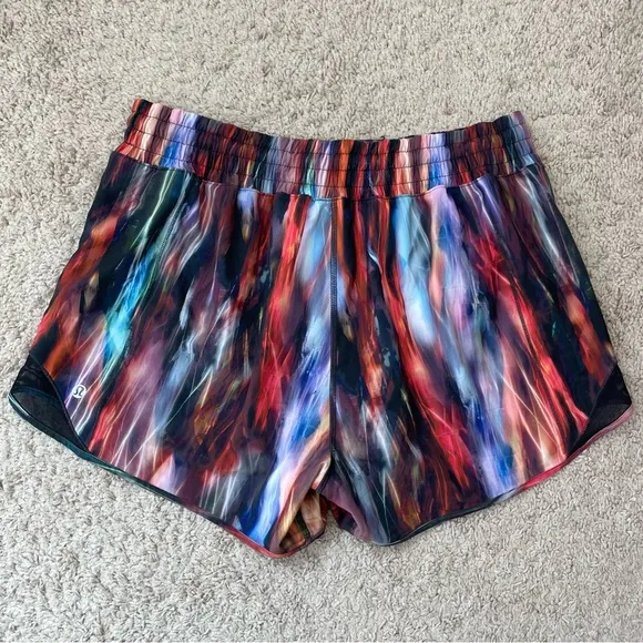 Lululemon Hotty Hot Shorts High-Rise Long 4&quot; Chroma Fusion Multi / Black 10 Tall