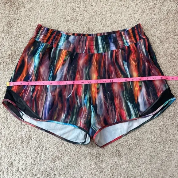 Lululemon Hotty Hot Shorts High-Rise Long 4&quot; Chroma Fusion Multi / Black 10 Tall
