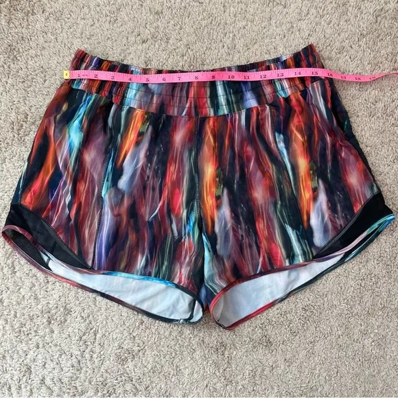 Lululemon Hotty Hot Shorts High-Rise Long 4&quot; Chroma Fusion Multi / Black 10 Tall