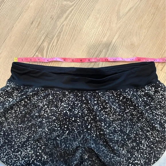 Lululemon *Rare* Find Your Pace Short 3&quot; *LinedCrinkle Dust Reflective size 10