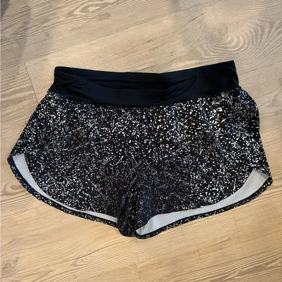 Lululemon *Rare* Find Your Pace Short 3&quot; *LinedCrinkle Dust Reflective size 10