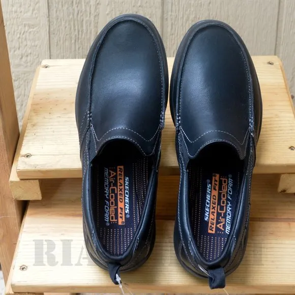 Men slip on Skechers shoes in Black