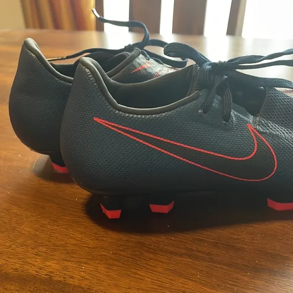 ⚽️NEW 75297 NIKE PHANTOM VENOM SOCCER CLEATS Outdoor size 5.5, UK 5, EUR 38