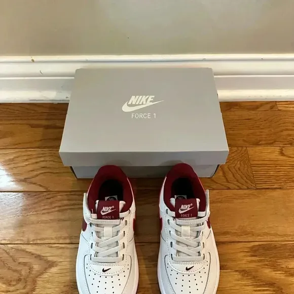 New boys /toddlers Nike Air Force 1 Low Ez on tennis shoes sneakerSize 10